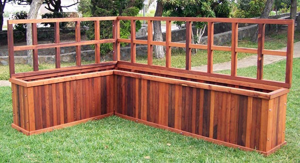 V-Shaped Heavy Duty Planter with 2-Foot Trellis - Mature Redwood - 96'L X 60'L