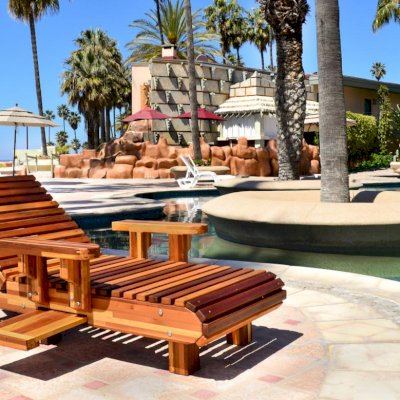 La Grange Redwood Lounger (Options: Single, Mosaic Redwood, Snack Tray on Right Side, 13"H, Include Wooden Wheels, No Cushion, Transparent Premium Sealant).