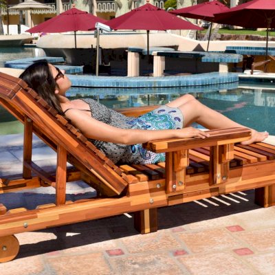 La Grange Redwood Lounger (Options: Single, Mosaic Redwood, Snack Tray on Right Side, 13"H, Include Wooden Wheels, No Cushion, Transparent Premium Sealant).