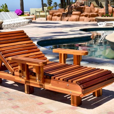 La Grange Redwood Lounger (Options: Single, Mosaic Redwood, Snack Tray on Right Side, 13"H, Include Wooden Wheels, No Cushion, Transparent Premium Sealant).