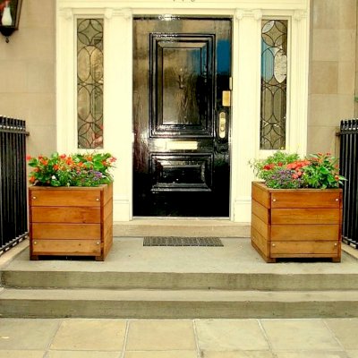 Mendocino Planters (Options: 24" L, 24" W x 24" H, California Redwood, 1 3/4-inch Feet , No Trellis, Interior and Exterior of Box with Sealant (No Growing Vegetables), Transparent Premium Sealant). Photo Courtesy of Mr. Woody Allen of New York City, NY.