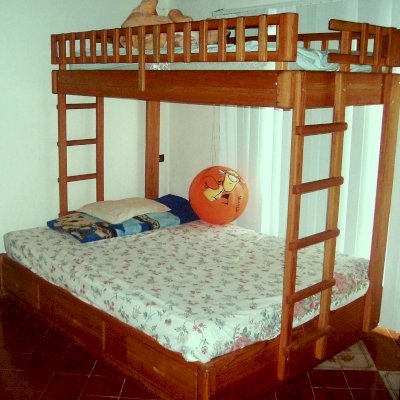 Punta Banda Bunk Beds (Twin over Queen, Douglas-Fir, 2 Ladders, No Headboard, 1 Set of Drawers, 10" Safety Rails, Transparent Premium Sealant). Note: Customer installed top rail next to ladder on south side backwards - should have vertical trim on both sides as you enter.