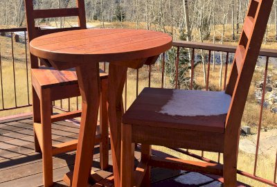 Round Cocktail Table