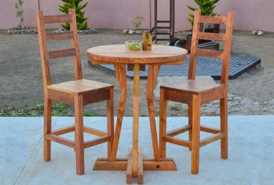 Round Cocktail Table