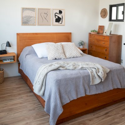 The Chest Beds (Options: Queen Size, Douglas-fir, Seamless Headboard, Sets of Drawers on Both Sides, Transparent Premium Sealant) with 2 Custom Night Stands. 