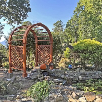 The Versailles Arbor (Options: 84" W x 60" D, Mature Redwood, Transparent Premium Sealant). Photo Courtesy of B. Guagnini of Signal Mountain, Tennessee.