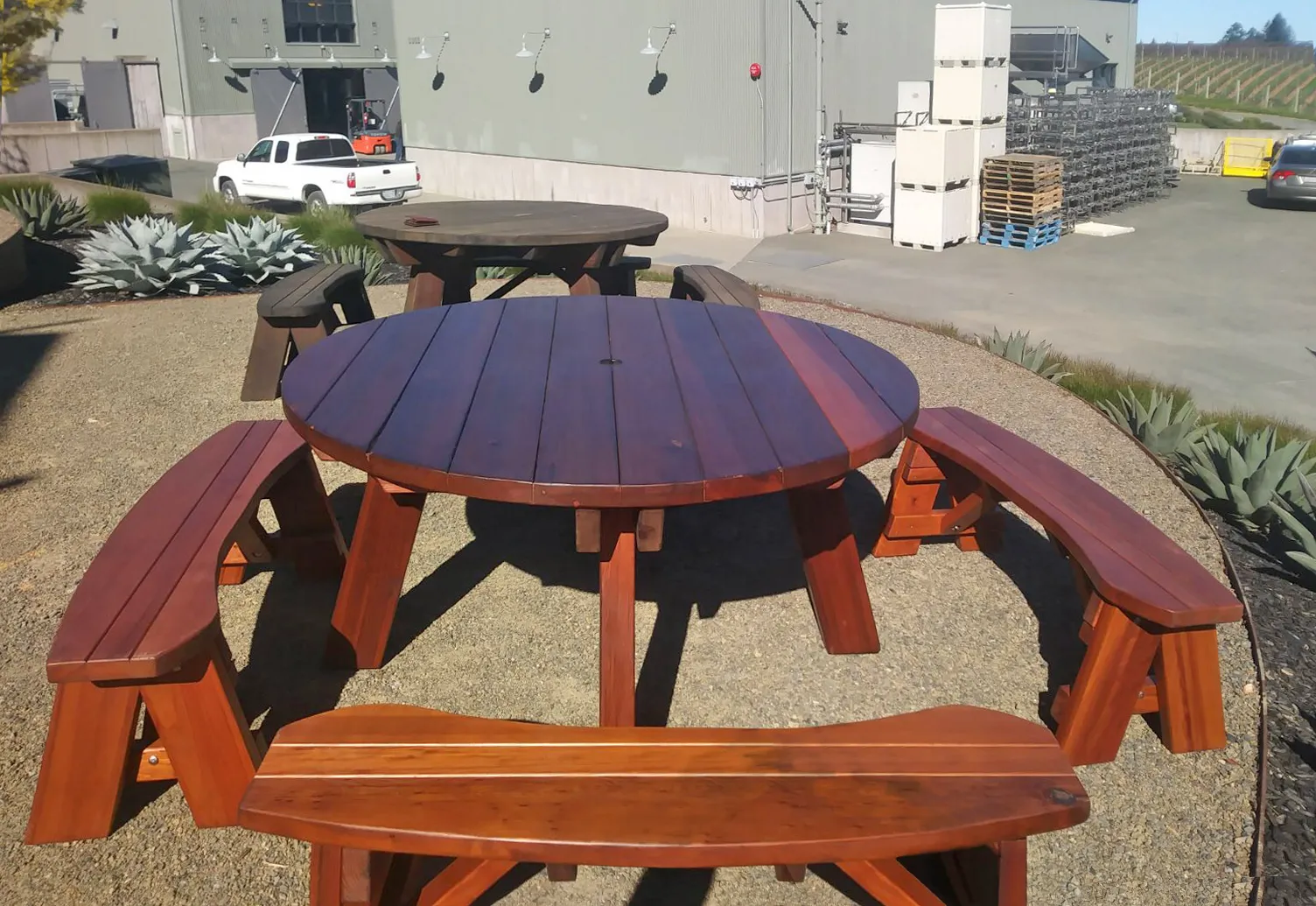 Hobbs Winery, 2017: a rebuilt table next to its 14-year-old twin with no maintenance.