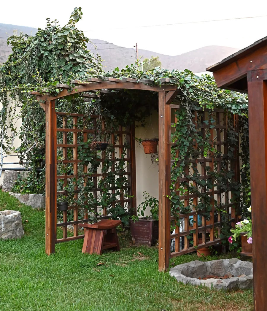 Arched Garden Arbor (Options: 96" W x 96" D, Mosaic Redwood, No Anchor Kit, Transparent Premium Sealant).