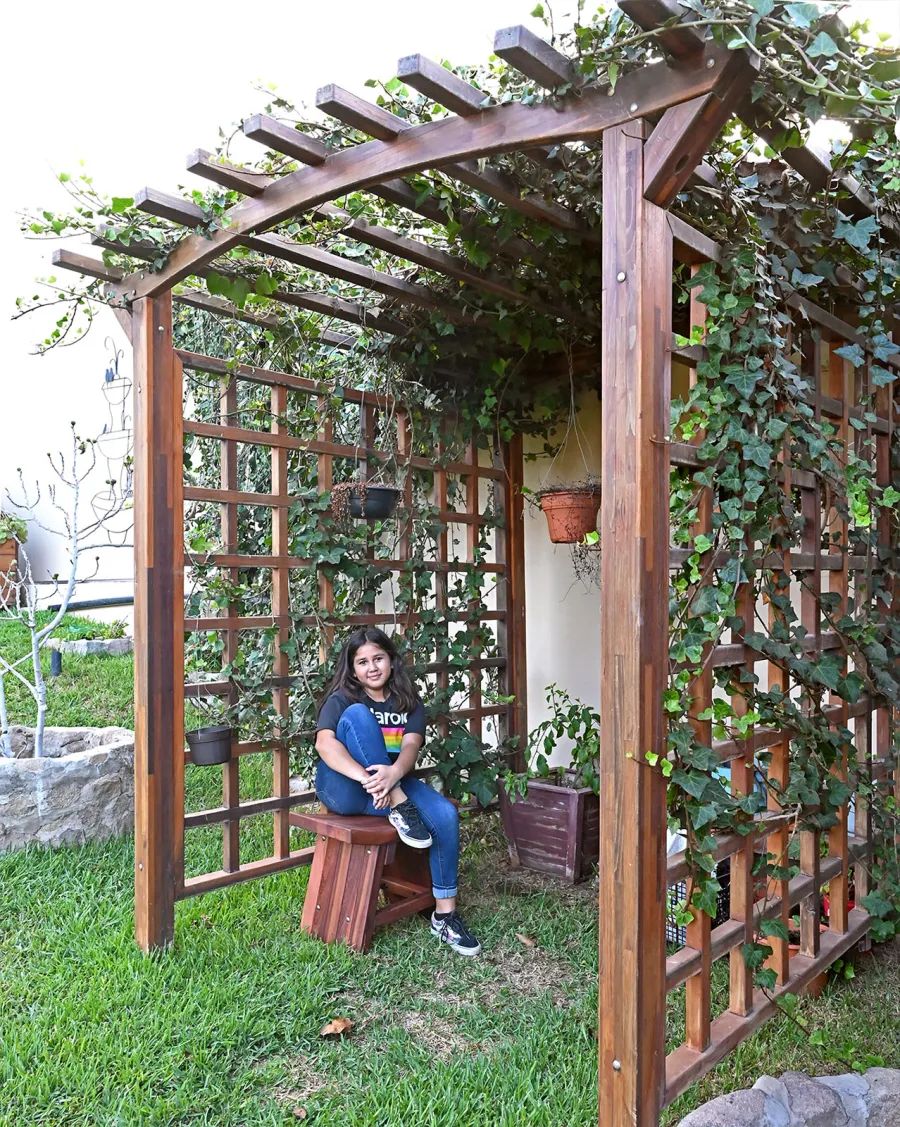 Arched Garden Arbor (Options: 96" W x 96" D, Mosaic Redwood, No Anchor Kit, Transparent Premium Sealant).