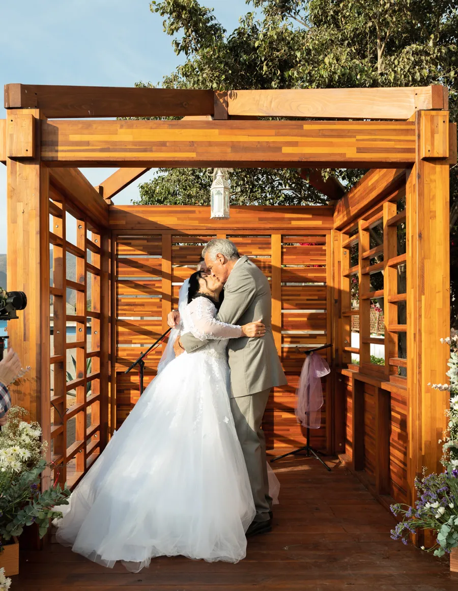 Catalina Island Pergola (Options: 8' x 8', Mosaic Redwood, 8' Post Height, Transparent Premium Sealant).