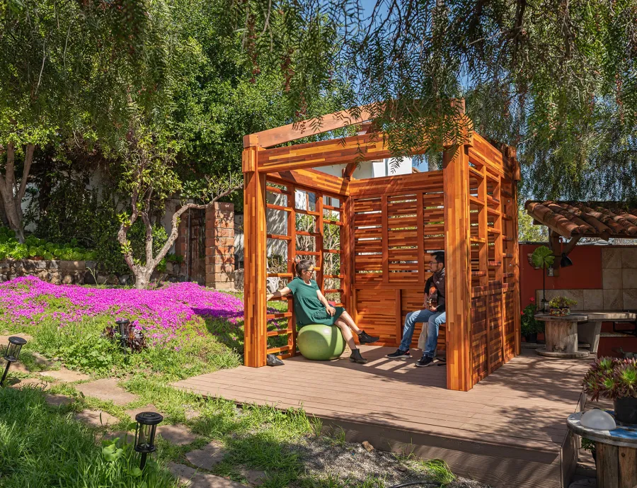 Catalina Island Pergola (Options: 8' x 8', Mosaic Redwood, 8' Post Height, Transparent Premium Sealant).