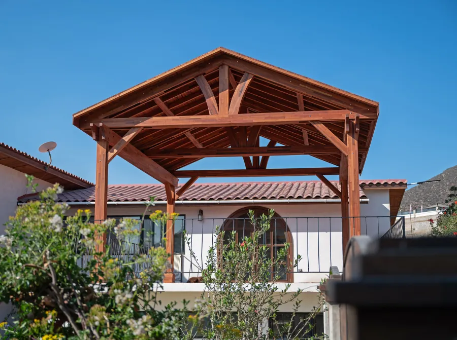 Del Norte Outdoor Kitchen Pavilion (Options: 20' L x 16' W, Mosaic Mature Redwood, No Ceiling Fan Base, No Electrical Wiring Trim Kit, No Post Decorative Trims, Transparent Premium Sealant). 