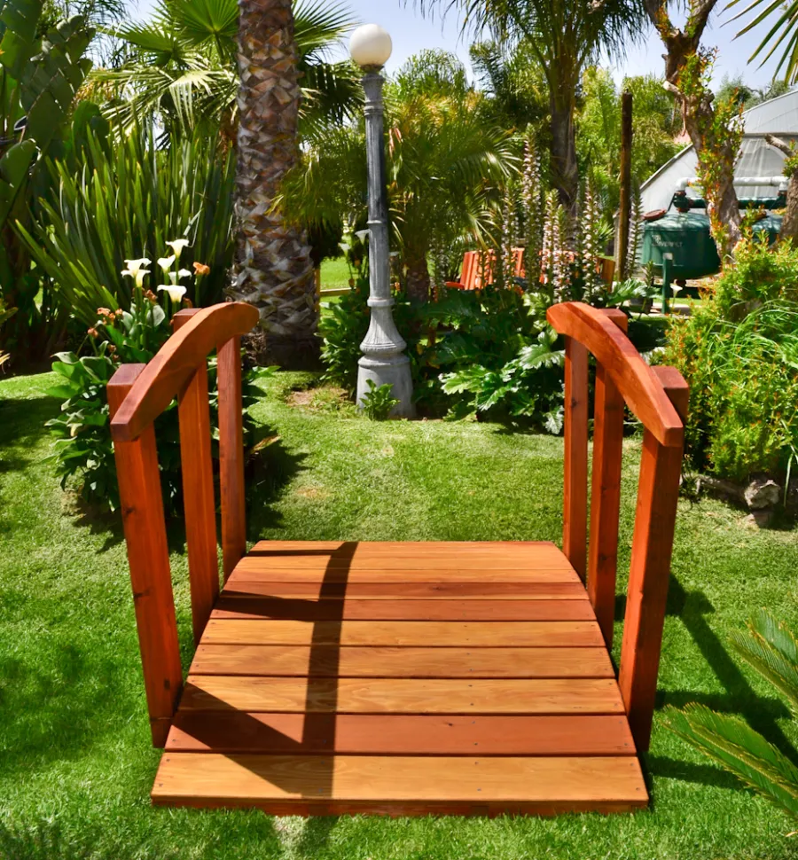 Custom Forever Foot Bridge (Options: 6' L, Mature Redwood, Transparent Premium Sealant).
