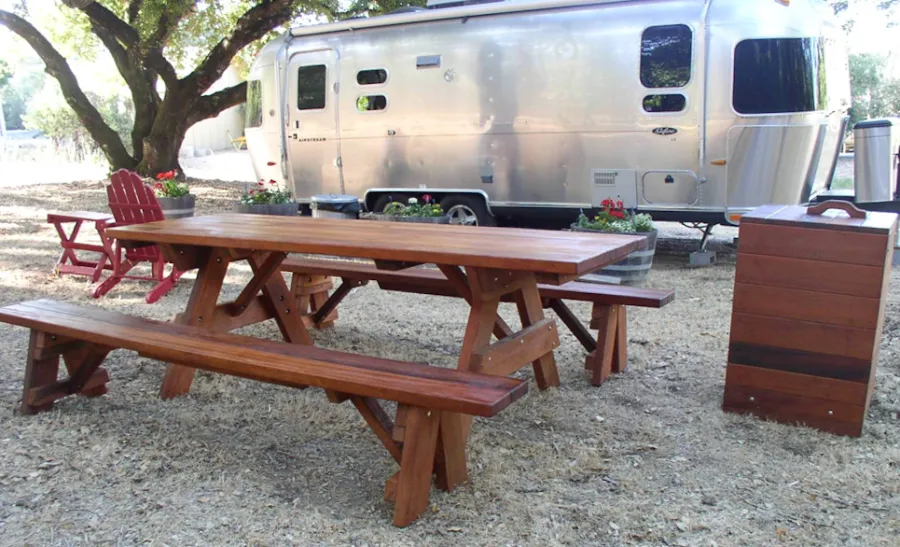 Forever Picnic Tables (Unattached Benches) (Options: 8' L, 34 ½in W, Side Benches, Old-Growth Redwood, 1 Full Length Side Benches Per Side, Standard Tabletop, Squared Corners, No Umbrella Hole, Transparent Premium Sealant).