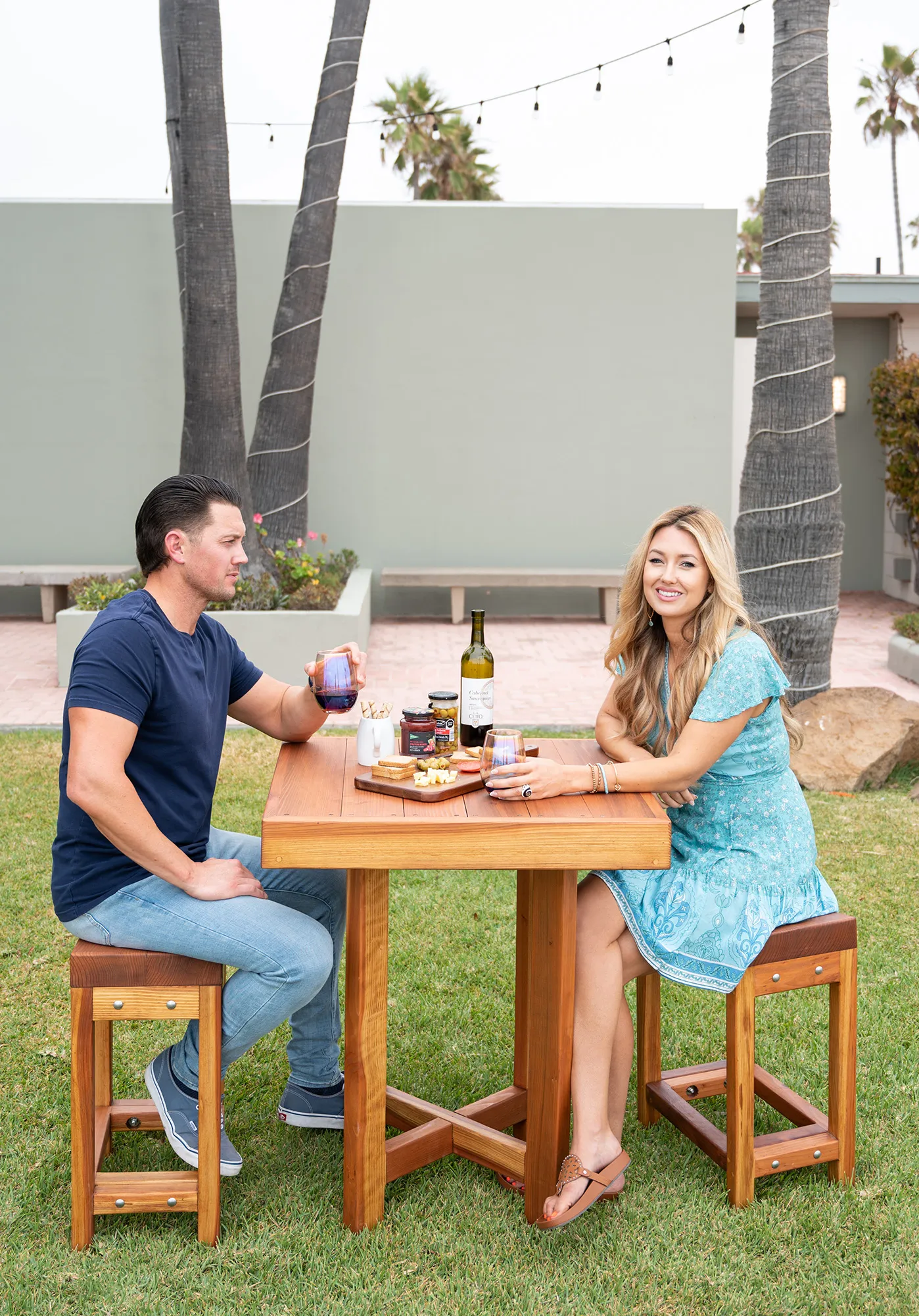 Gladys's Balcony Table Set, 30" x 30", California Redwood