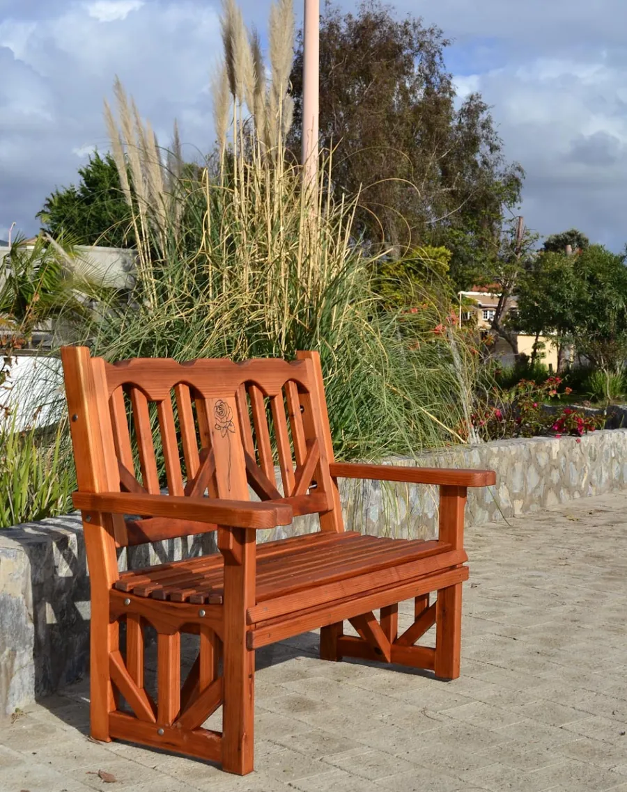 Heart Redwood Bench (Options: 4 ft, Mature Redwood, No Cushion, Custom Engraving, Transparent Premium Sealant). 