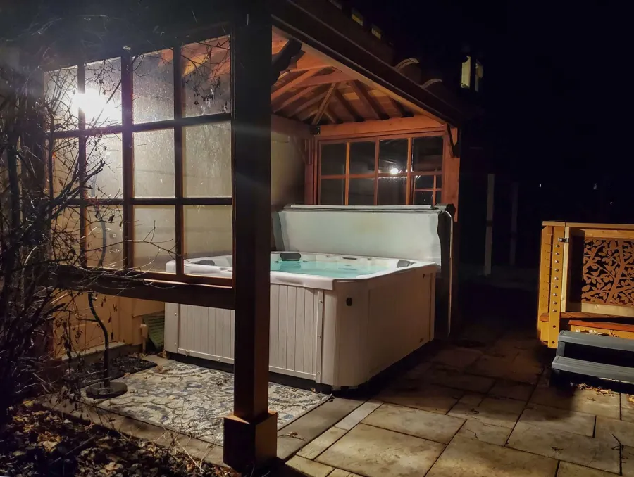 Hot Tub Enclosure Kits / Hot Tub Pavilion (Options: 14' x 7', California Redwood, Windows on 2 sides, 36" H Windows Clearance, 4-Post Kit for Concrete, Transparent Premium Sealant). Photo Courtesy of E. Dudek of Saint Paul, Minnesota.