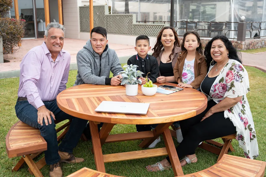 Karyn's Redwood Round Folding Picnic Table (Options: Arc Picnic Benches, California Redwood, 3 Arc Folding Benches, Standard Tabletop, Checkerboard, No Umbrella Hole, Transparent Premium Sealant).