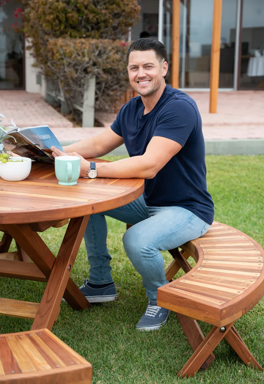 Karyn's Redwood Round Folding Picnic Table (Options: Arc Picnic Benches, California Redwood, 3 Arc Folding Benches, Standard Tabletop, Checkerboard, No Umbrella Hole, Transparent Premium Sealant).