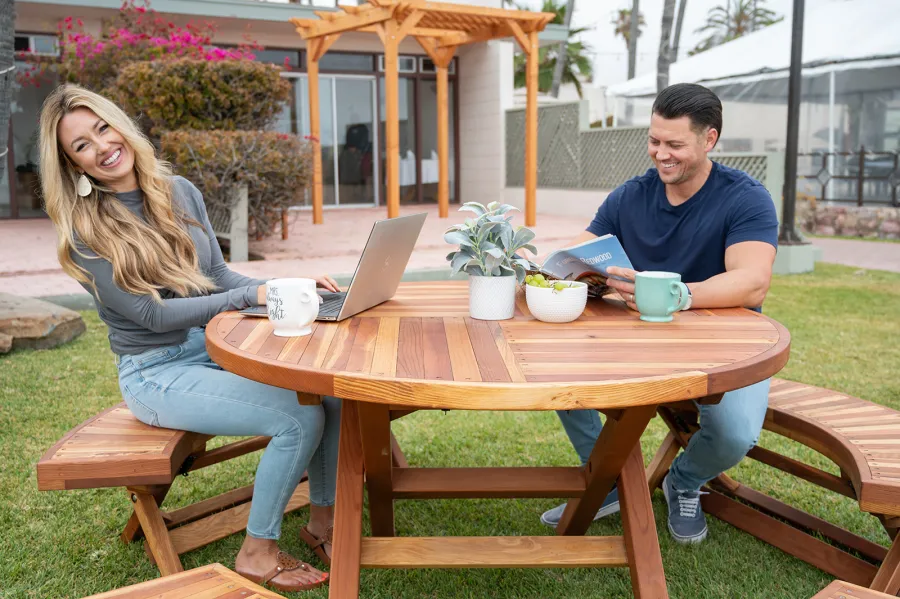 Karyn's Redwood Round Folding Picnic Table (Options: Arc Picnic Benches, California Redwood, 3 Arc Folding Benches, Standard Tabletop, Checkerboard, No Umbrella Hole, Transparent Premium Sealant).