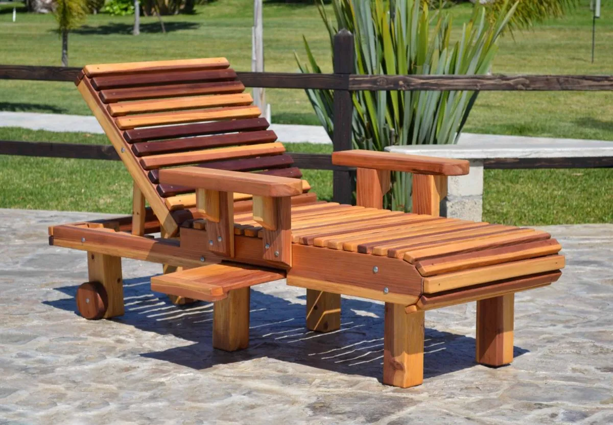 La Grange Redwood Lounger