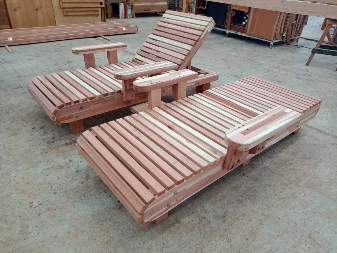 La Grange Redwood Lounger