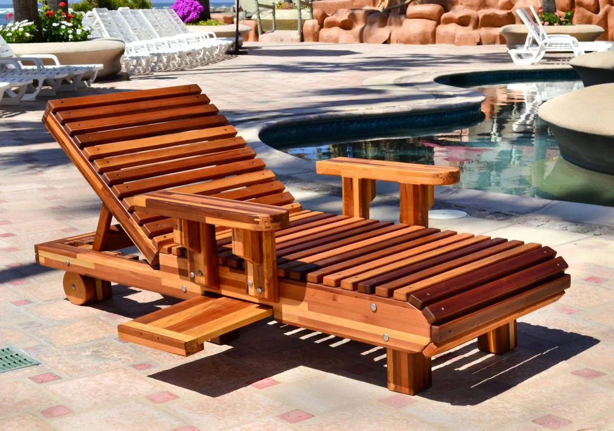 La Grange Redwood Lounger