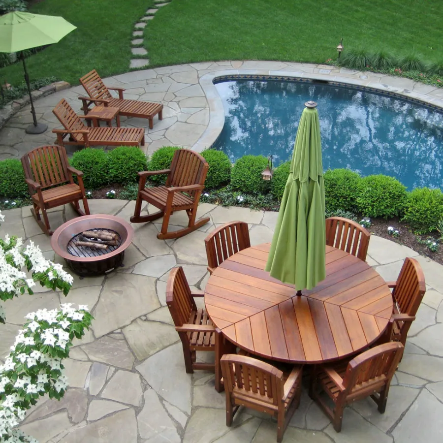 Lisa's Retro Outdoor Patio Table