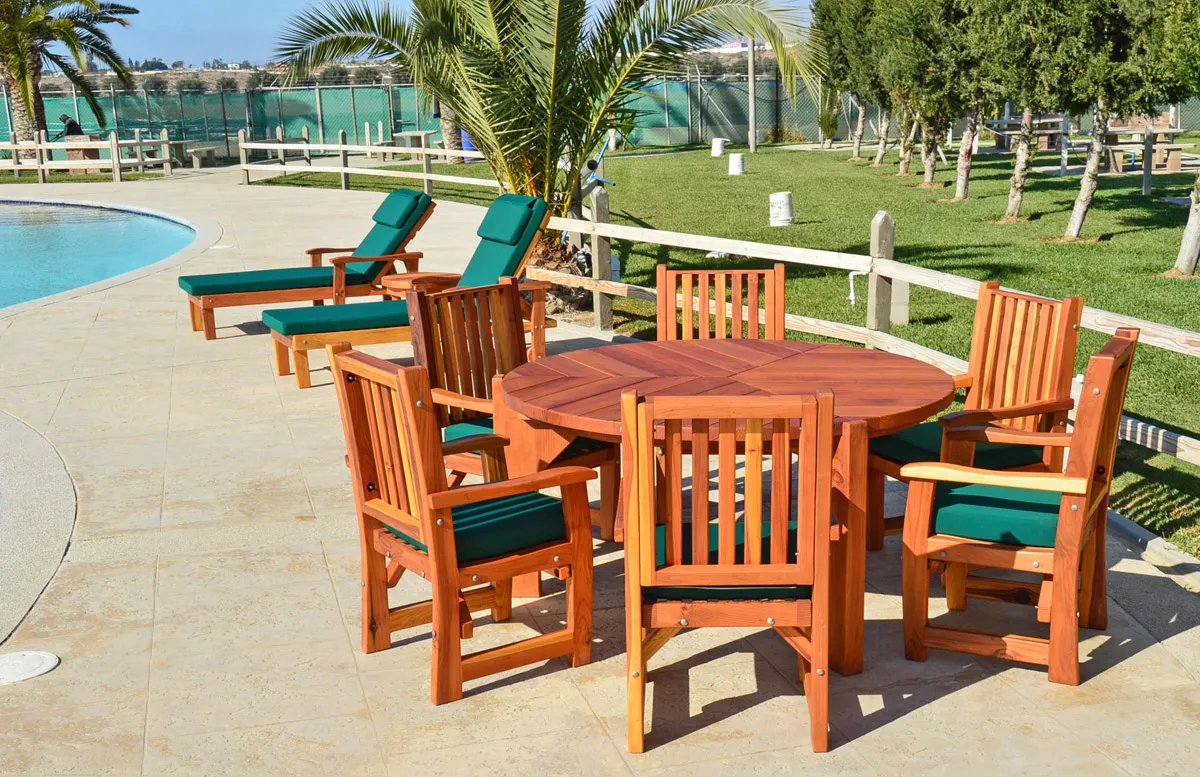 Lisa's Retro Outdoor Patio Table