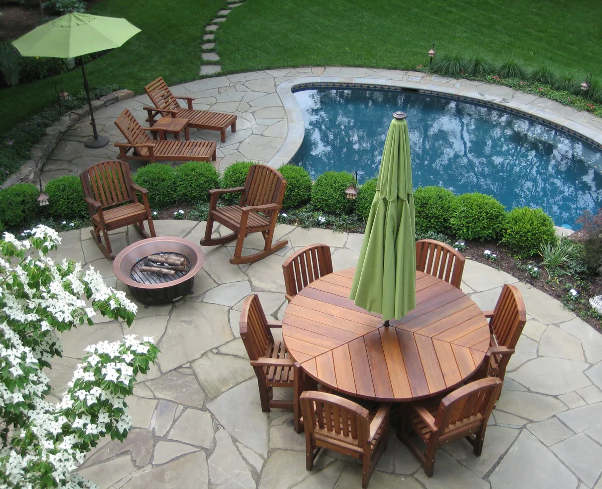 Lisa's Retro Outdoor Patio Table