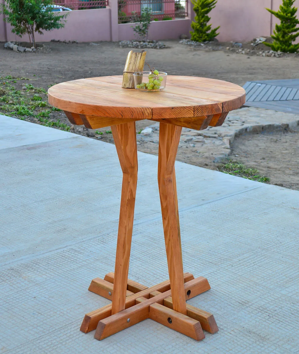 Round Cocktail Table