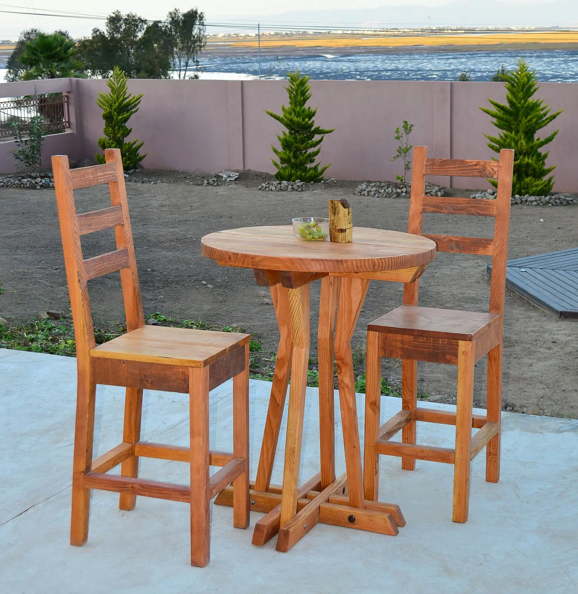 Round Cocktail Table