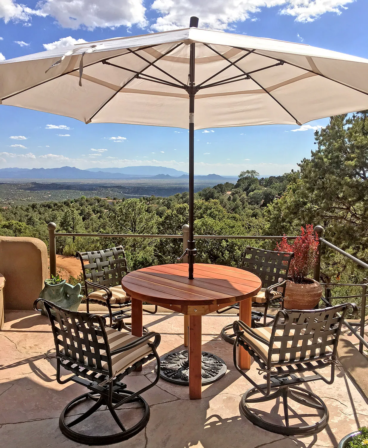 Round Outdoor Patio Table, Redwood
