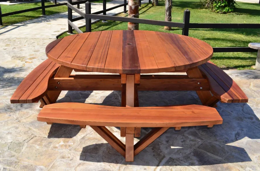 Round Wooden Picnic Tables (Attached Benches) (Options: 6' Diameter, Attached Benches, Old-Growth Redwood, Standard Tabletop, No Lazy Susan, Umbrella Hole, Transparent Premium Sealant).