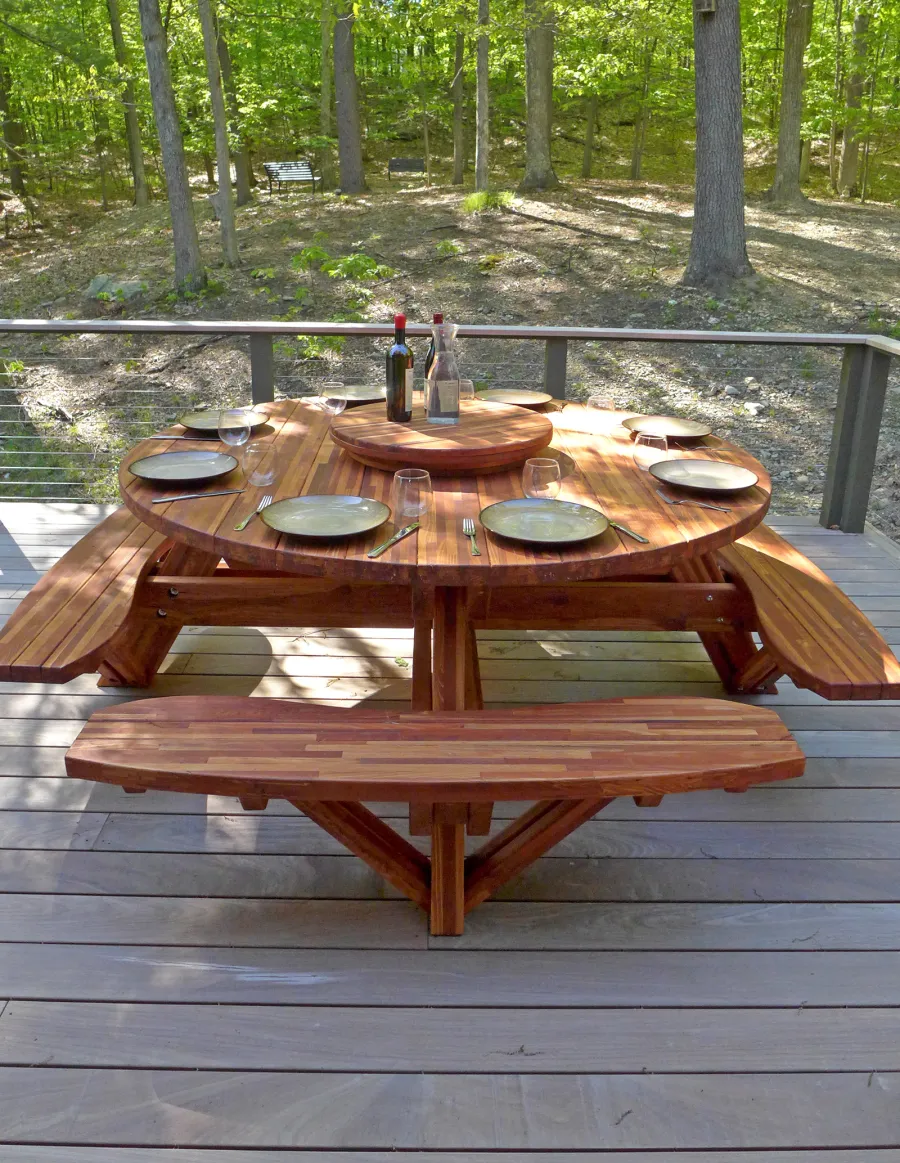 Round Wooden Picnic Tables (Attached Benches) (Options: 4.5' Diameter, Attached Benches, Mosaic California Redwood, Standard Tabletop, with Lazy Susan, No Umbrella Hole, Transparent Premium Sealant). 