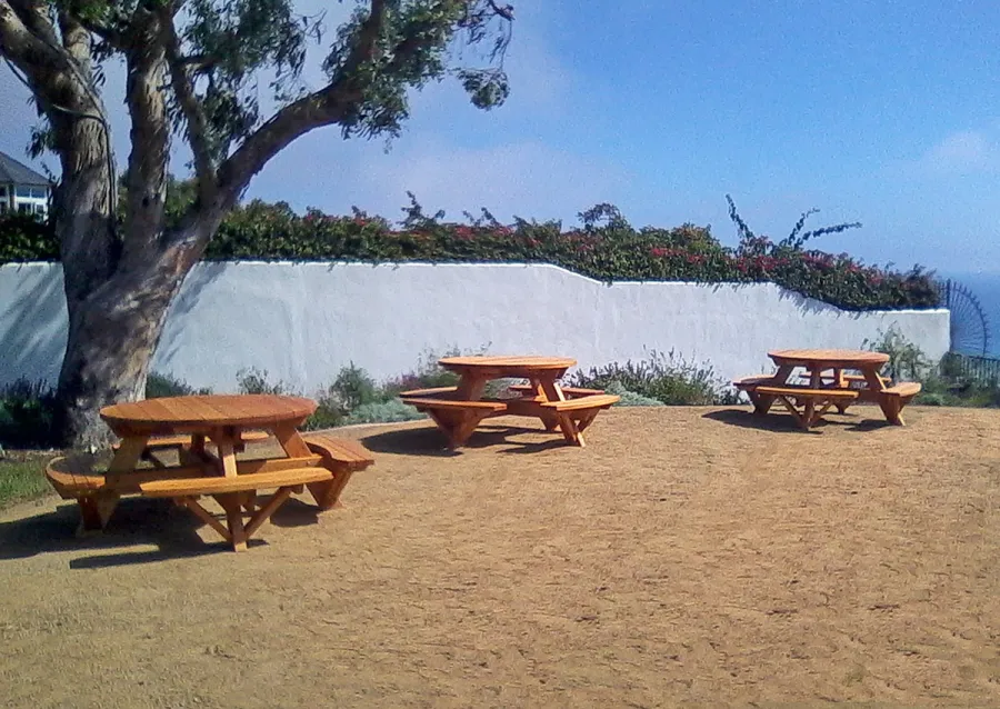Round Wooden Picnic Tables (Attached Benches) (Options: 5' Diameter, Attached Benches, California Redwood, Standard Tabletop, No Lazy Susan, Umbrella Hole & Plug, Transparent Premium Sealant). 