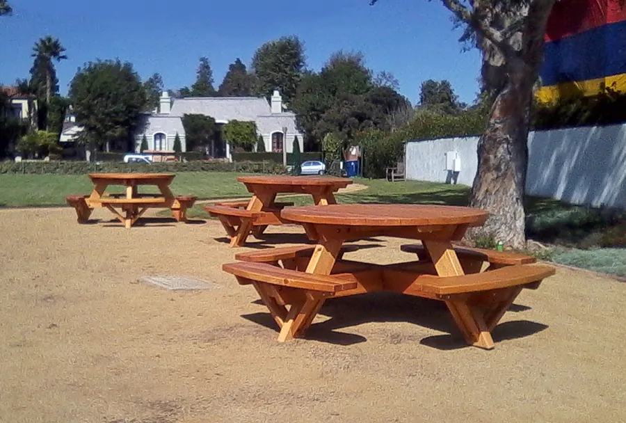 Round Wooden Picnic Tables (Attached Benches) (Options: 5' Diameter, Attached Benches, California Redwood, Standard Tabletop, No Lazy Susan, Umbrella Hole & Plug, Transparent Premium Sealant). 