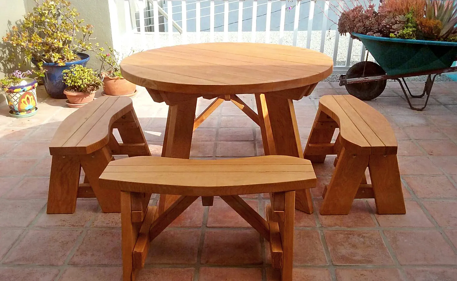 Round Wooden Picnic Table (Detached Benches), Douglas-fir, in Marina del Rey, CA
