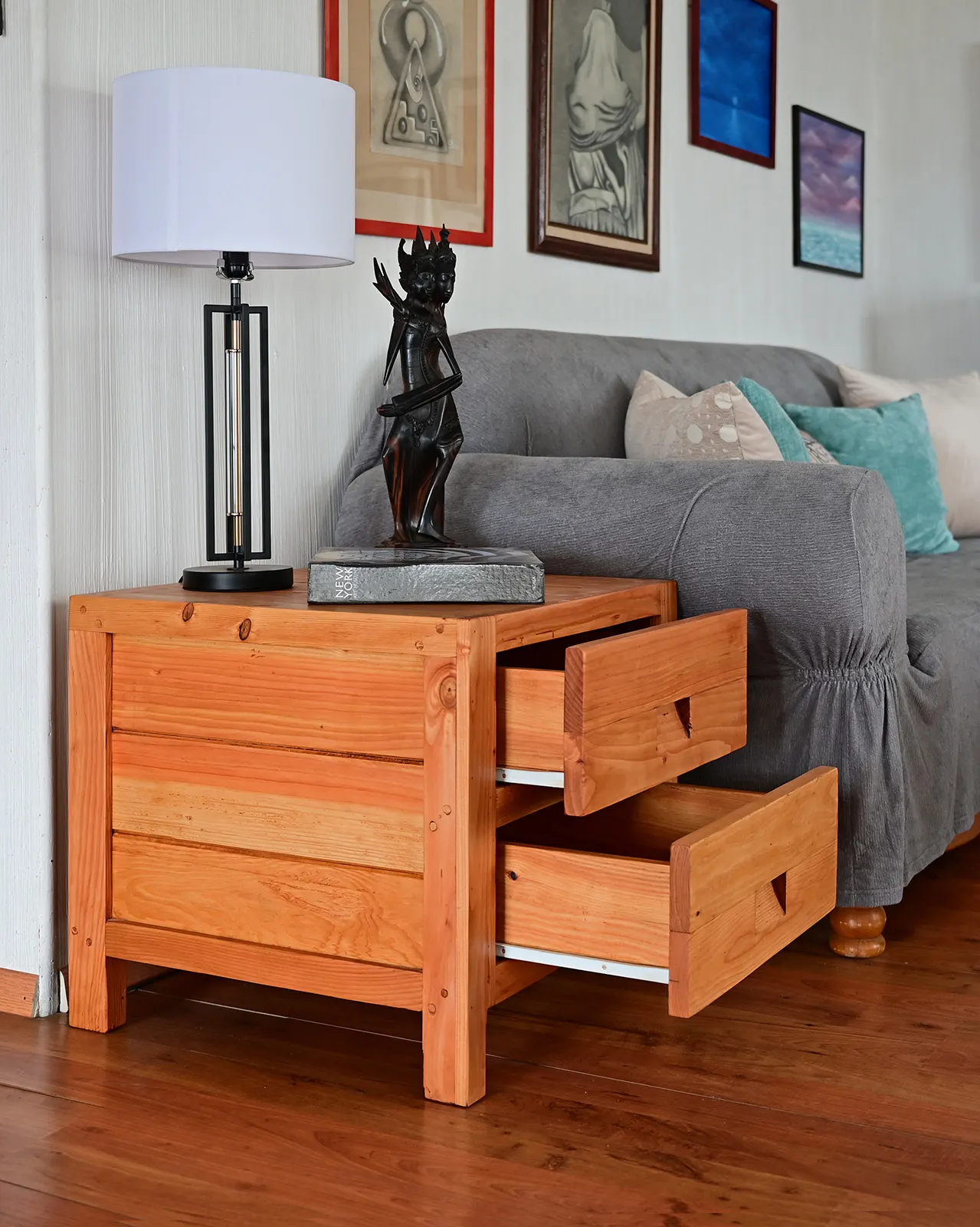 Santi's Dressers