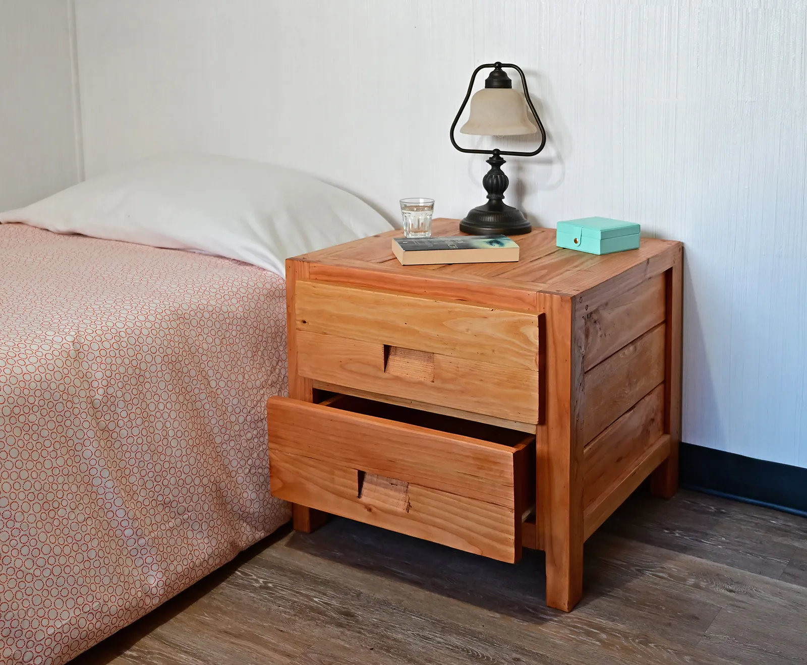 Santi's Dressers