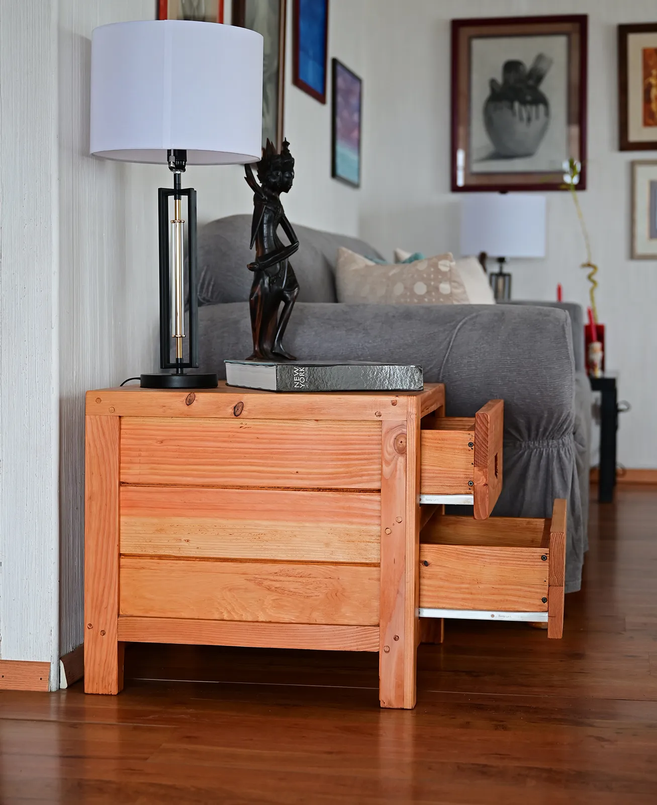 Santi's Dressers