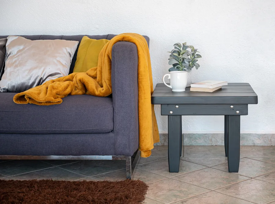 Square Side Table (Options: 23" Size, Mature Redwood, Rounded Corners, 18" H, Black Stain Premium Sealant).