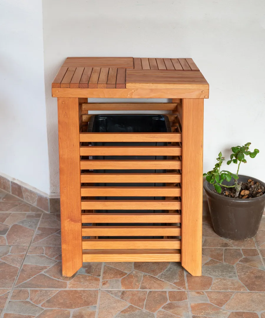 The Trellised Trash Receptacle (Options: Douglas-fir, Transparent Premium Sealant). Black bin not included. 