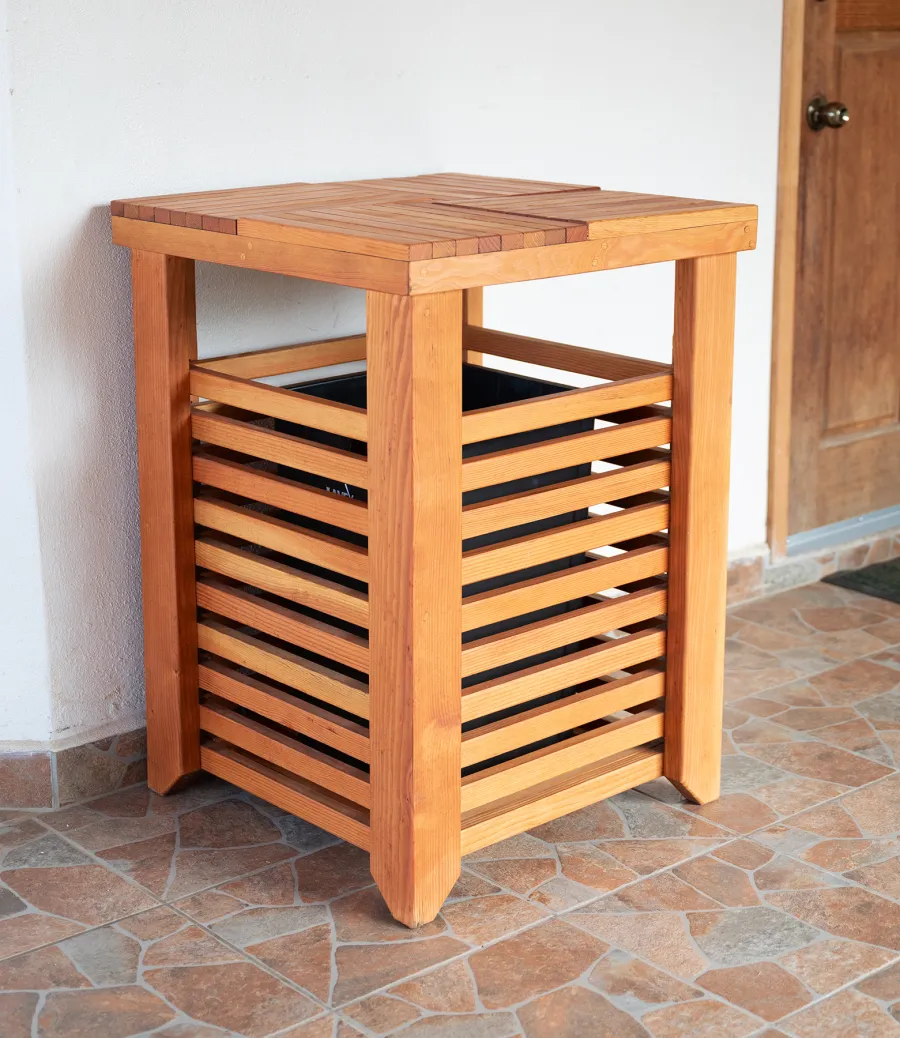 The Trellised Trash Receptacle (Options: Douglas-fir, Transparent Premium Sealant). Black bin not included. 