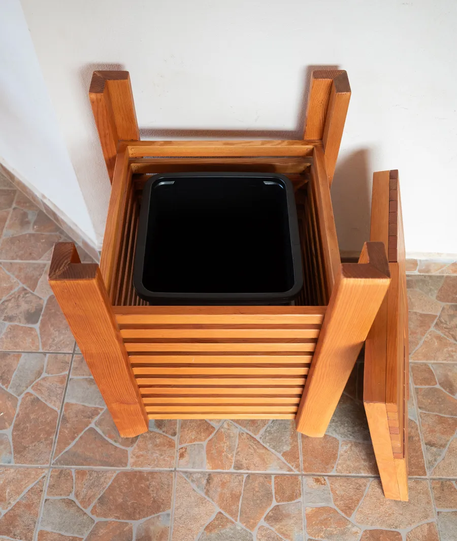 The Trellised Trash Receptacle (Options: Douglas-fir, Transparent Premium Sealant). Black bin not included. 