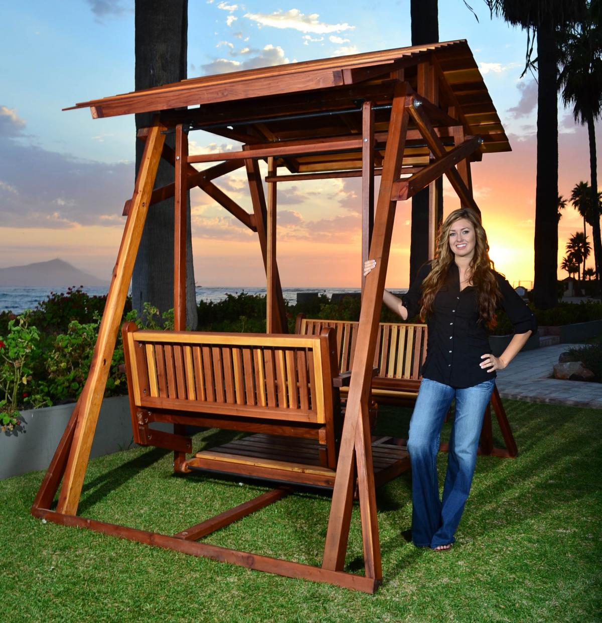 Face to new arrivals face glider swing
