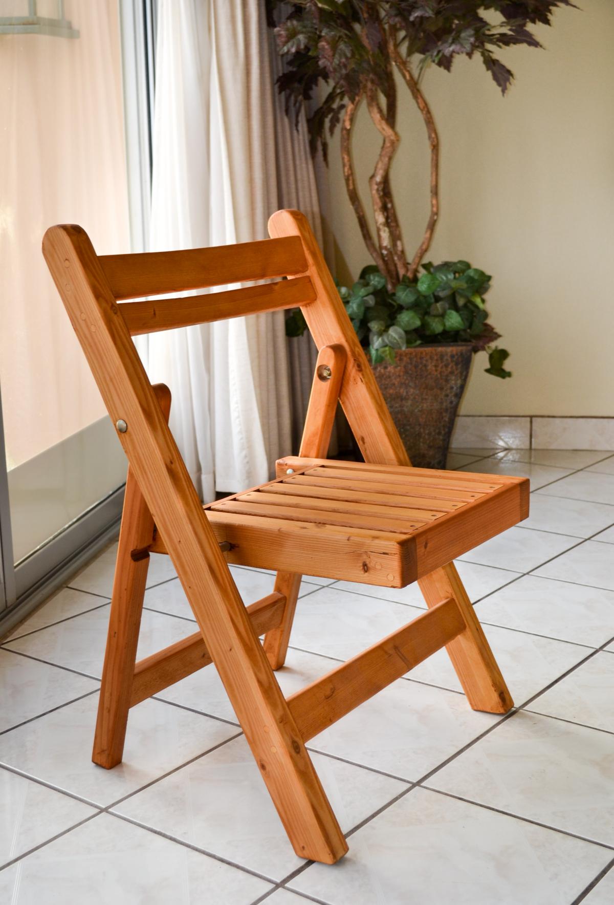 Wooden folding shop chairs indoor