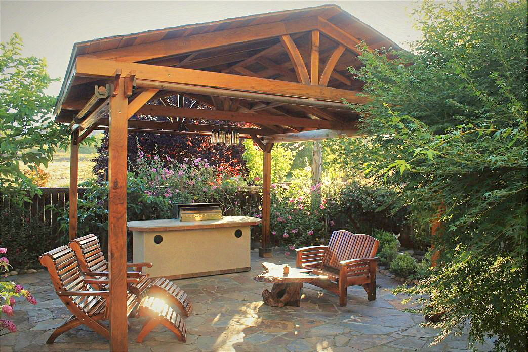 A Pavilion Creates a New Room for the Leetz Family
